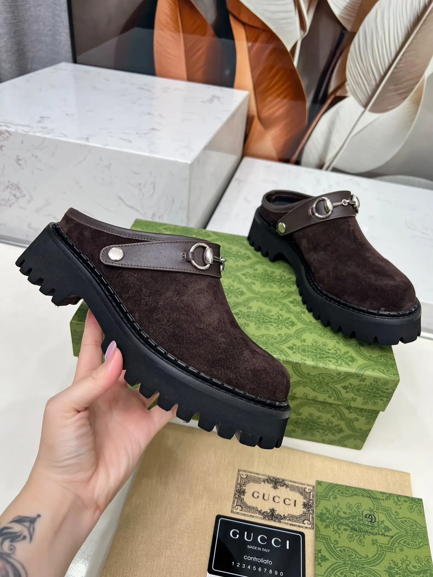 👟👟Ex-factory price 480👟👟 GUCCI British-style fashion slippers, lazy design back stumbling ➕thick sole increased height, empty back shape looming with exposed ankles, super cool when walking, age-neutral style, wide audience, Fabric: cowhide, mercerized cow suede Lining/foot pad: cowhide Outsole: foam outsole Heel height: 5cm Number of yards: 35-42 (customized numbers at both ends) Color: 4 colors available: black, brown, and military green Packing: card, bag